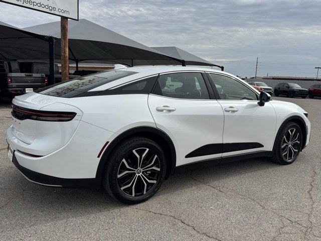 Used 2023 Toyota Crown XLE image 6