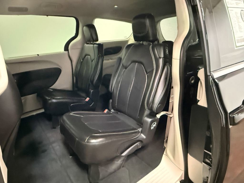 Used 2024 Chrysler Pacifica Touring-L FWD image 8