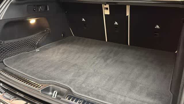 Used 2025 Mercedes-Benz GLC 300 4MATIC image 34