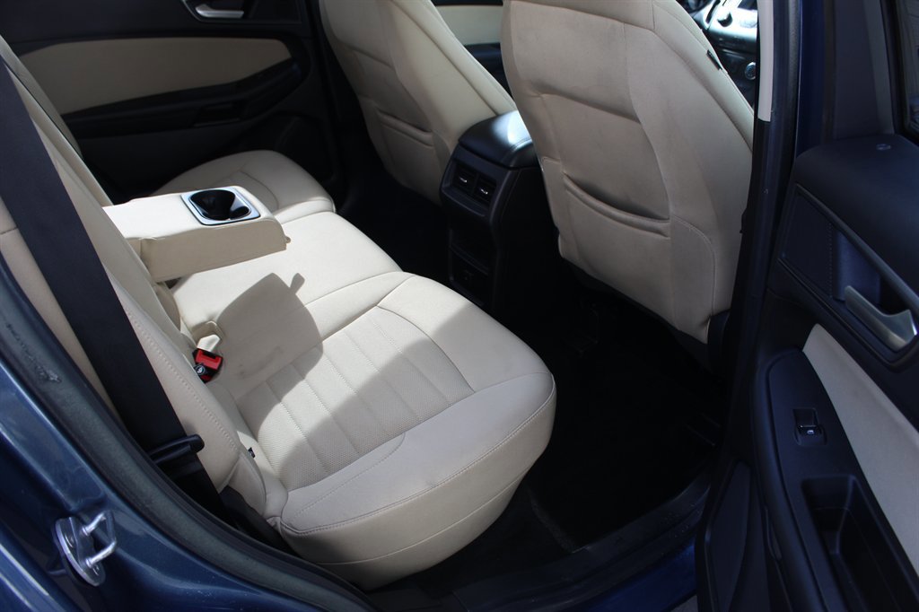 Used 2018 Ford Edge SE FWD image 13
