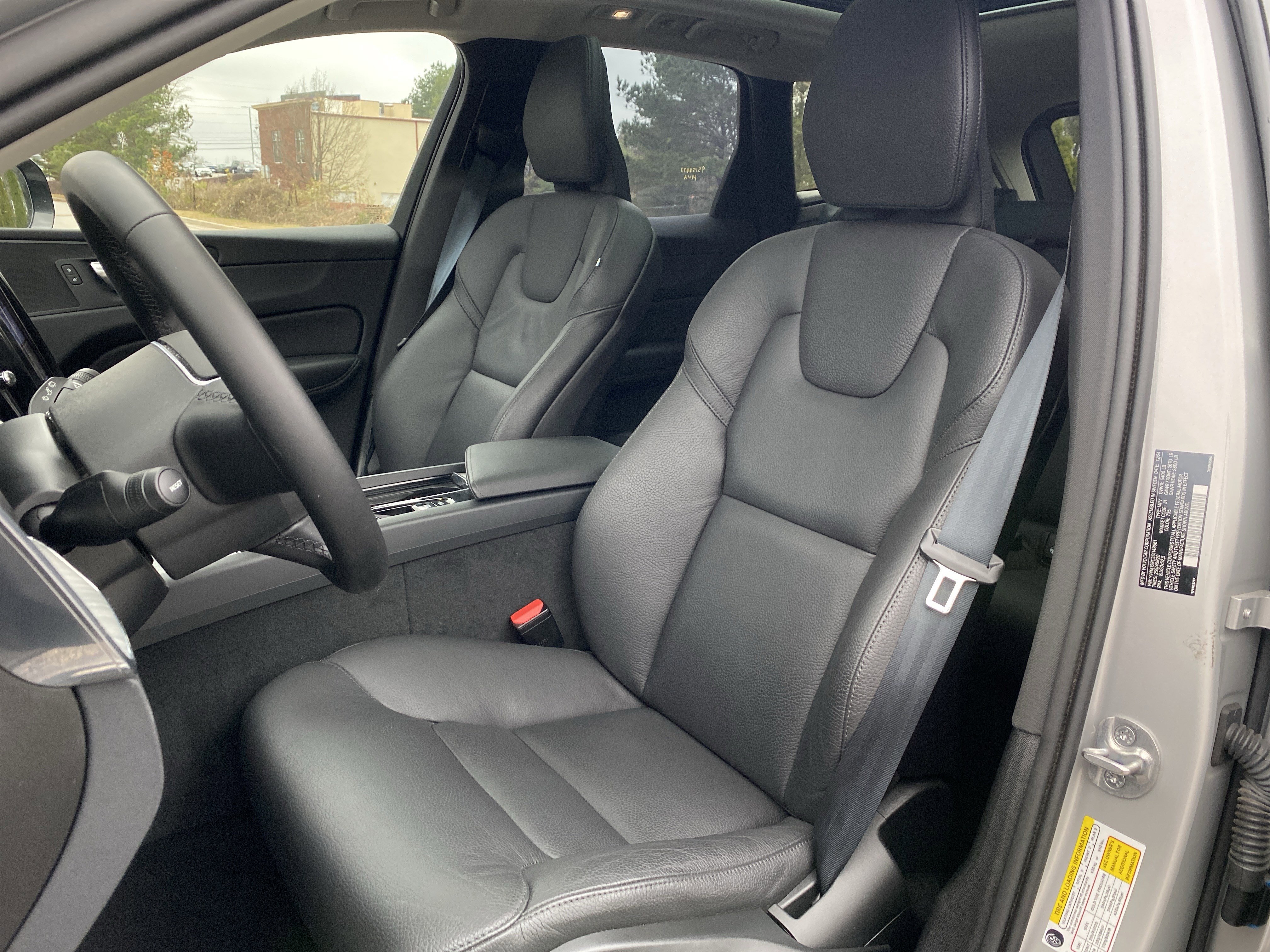 Used 2025 Volvo XC60 B5 Plus image 7