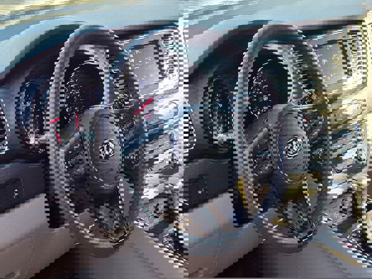 Used 2019 Kia Sedona LX image 22