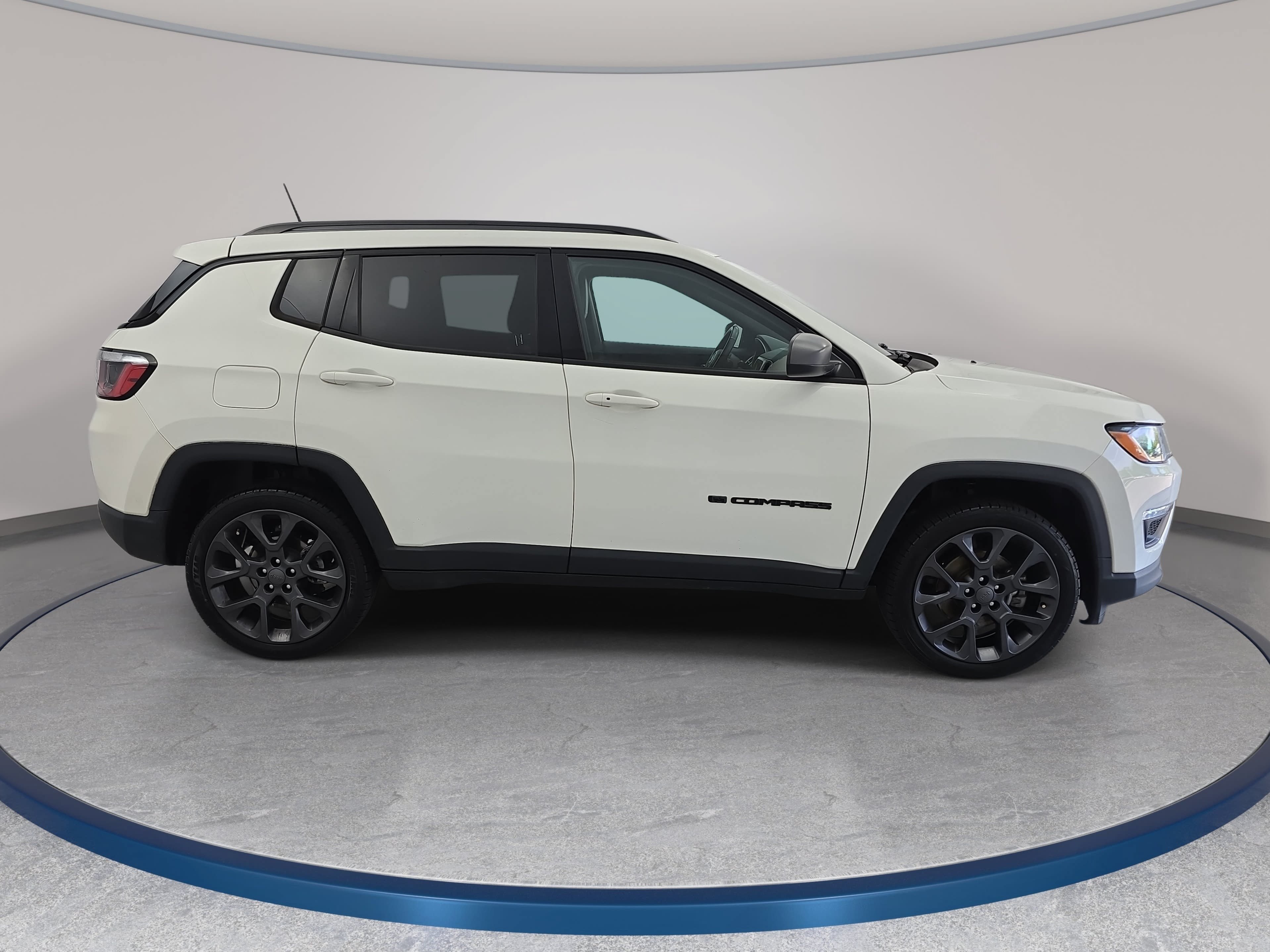 Used 2021 Jeep Compass Latitude w/ Sun and Sound Group AWD/4WD image 4