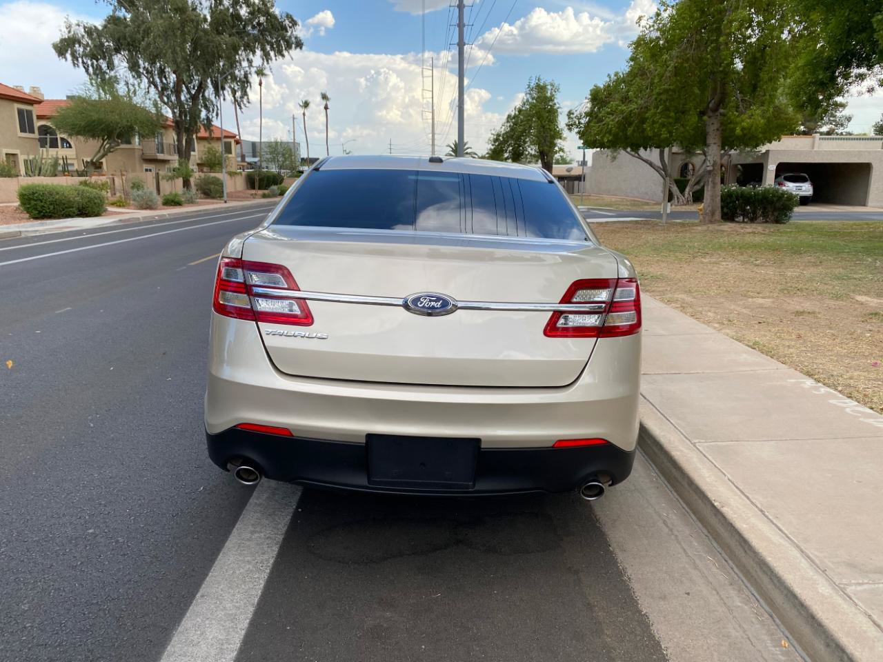 Used 2018 Ford Taurus SE FWD image 11