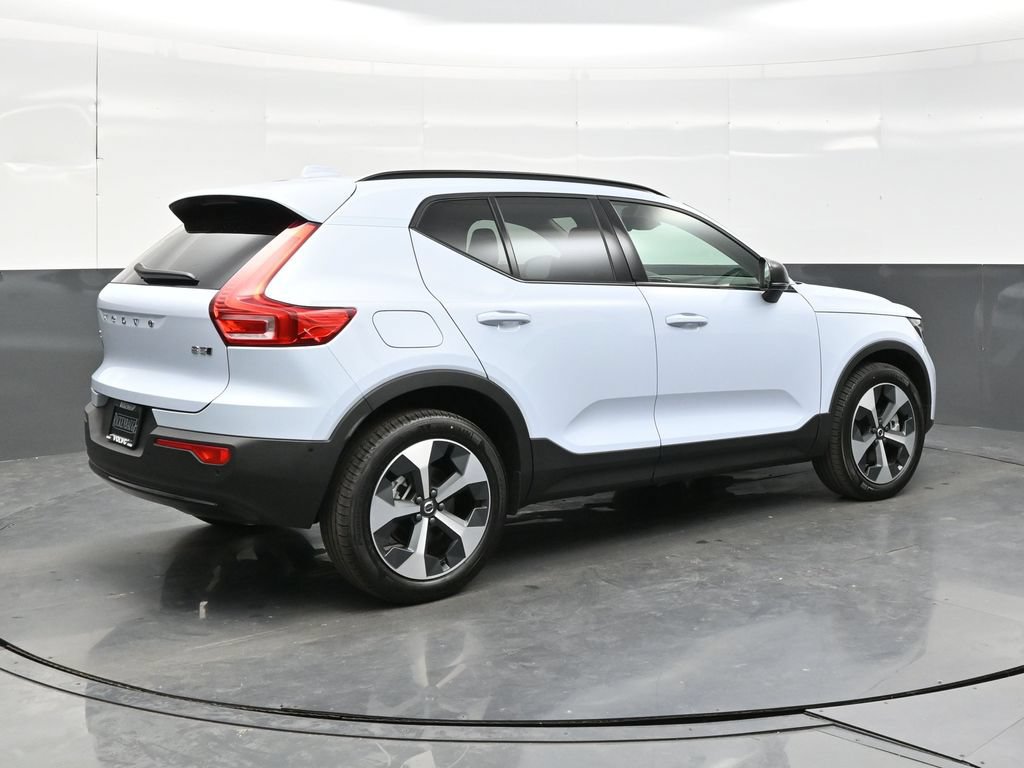 New 2026 Volvo XC40 B5 Plus w/ Climate Package AWD/4WD image 7