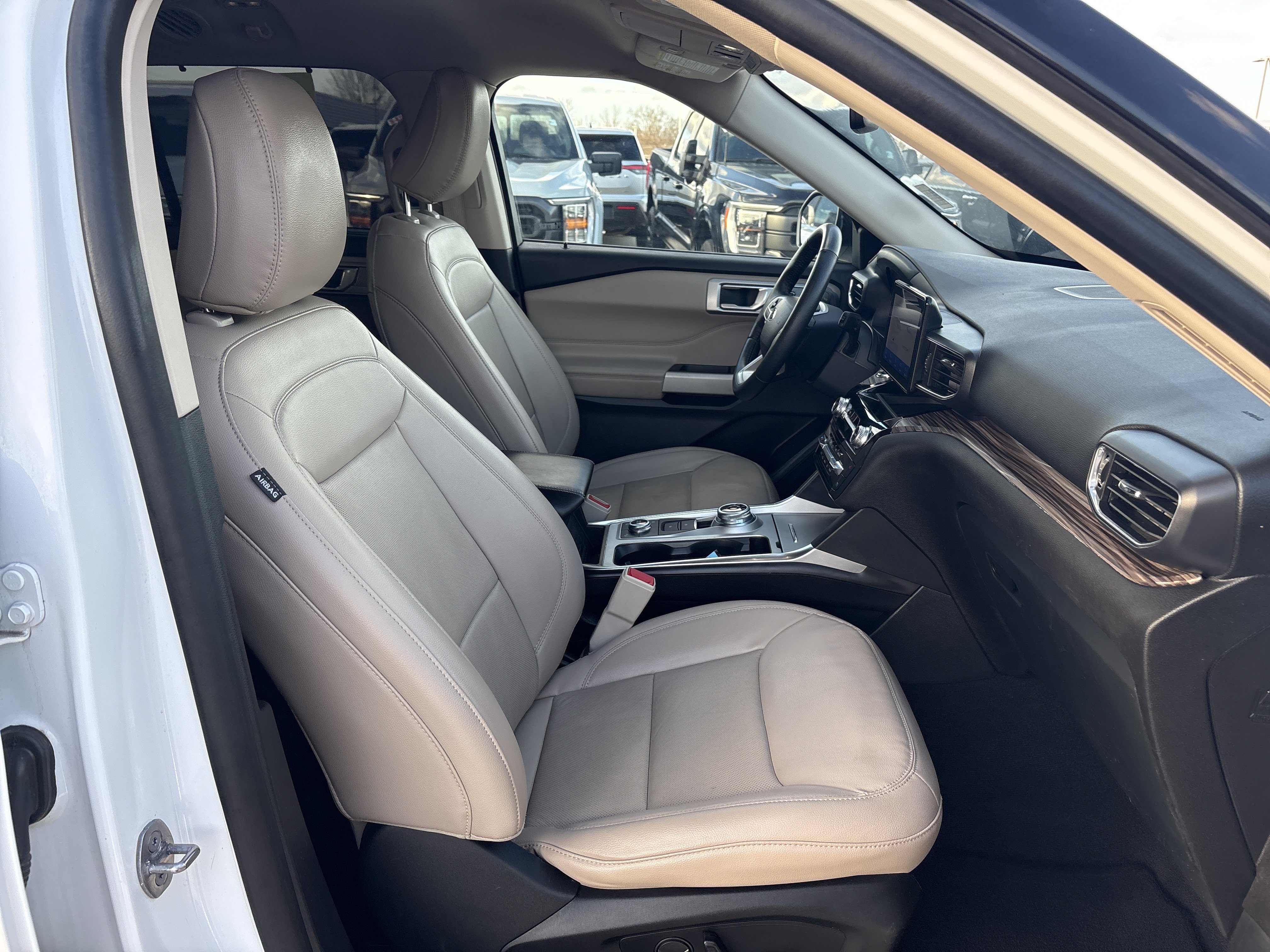 Used 2024 Ford Explorer Limited AWD/4WD image 13