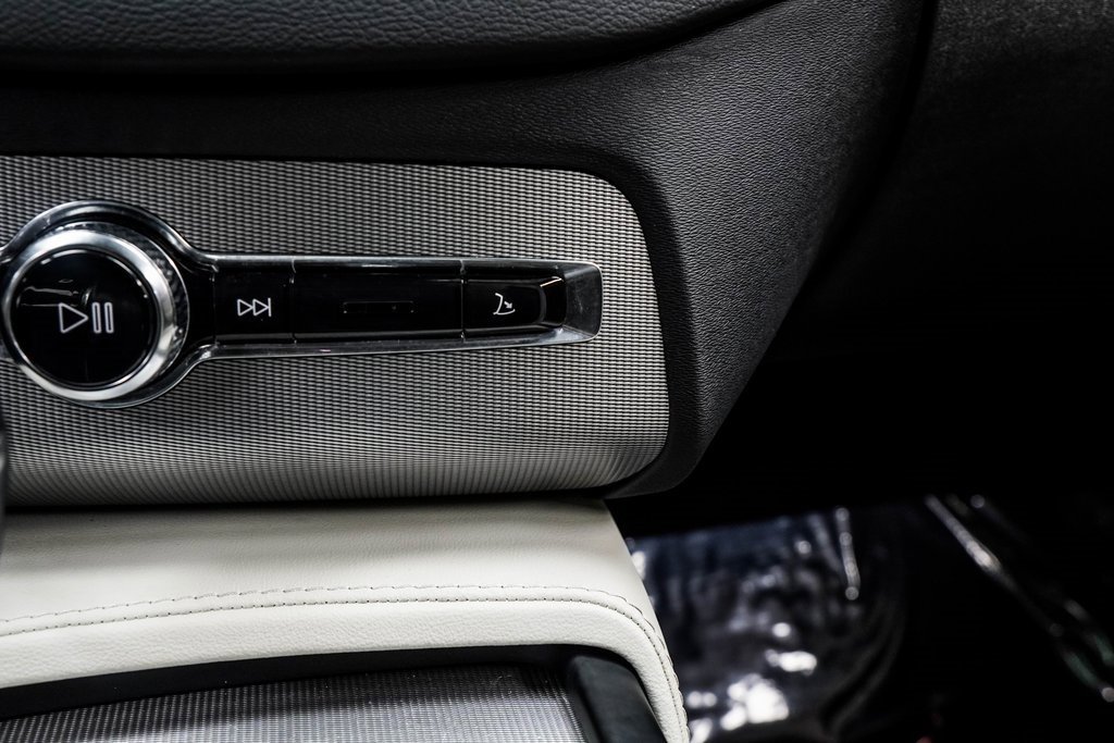 Used 2021 Volvo XC90 T6 R-Design w/ Advanced Package image 23