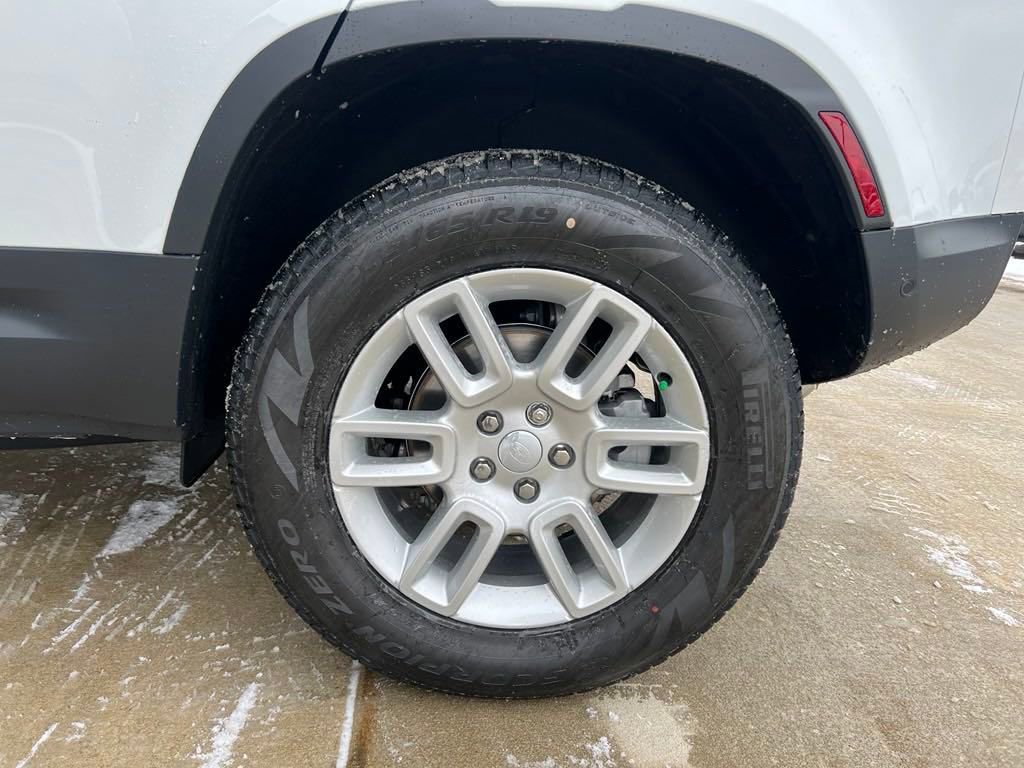 New 2025 Land Rover Defender 110 S image 26