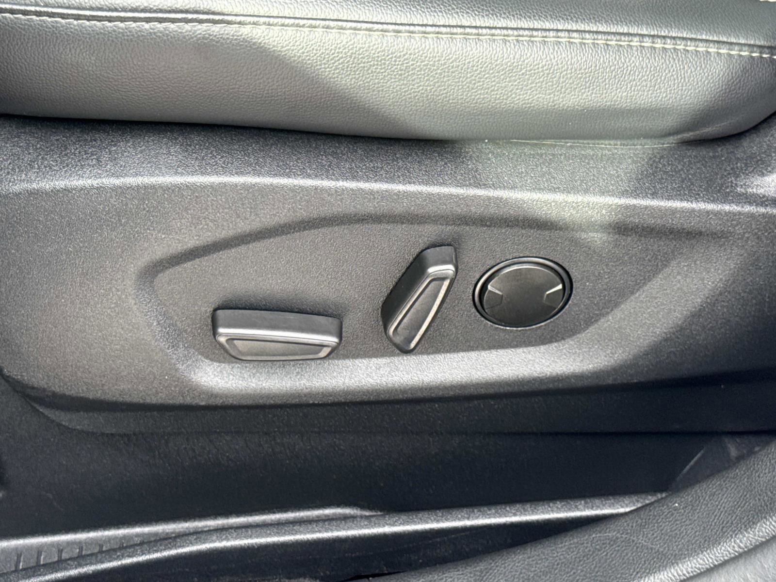 Used 2024 Ford Edge SEL AWD/4WD image 15