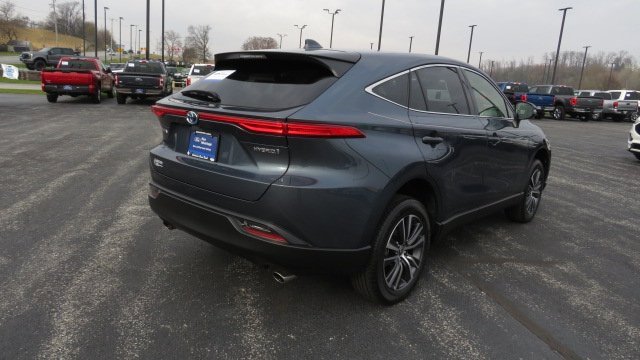 Used 2022 Toyota Venza LE image 7