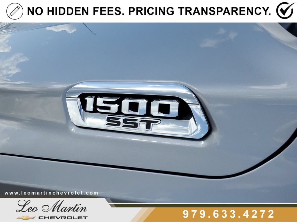 Used 2025 RAM 1500 Laramie AWD/4WD image 9