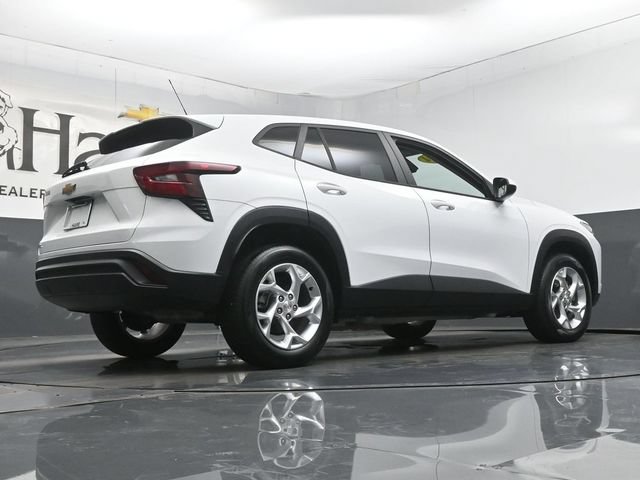 Used 2024 Chevrolet Trax LS w/ LS Convenience Package FWD image 37