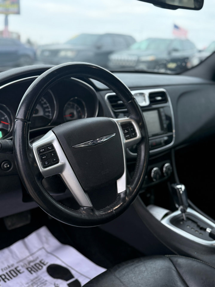 Used 2011 Chrysler 200 Limited image 10