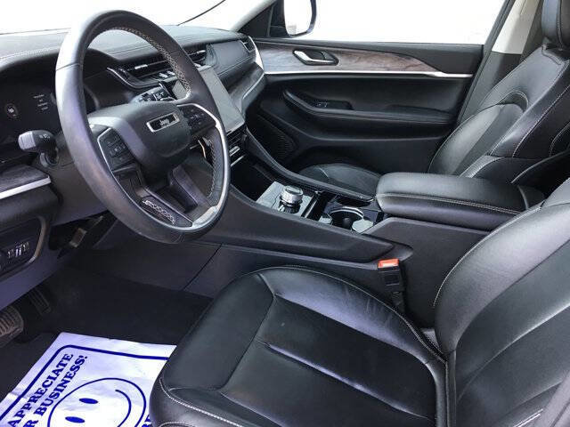 Used 2023 Jeep Grand Cherokee Limited AWD/4WD image 15