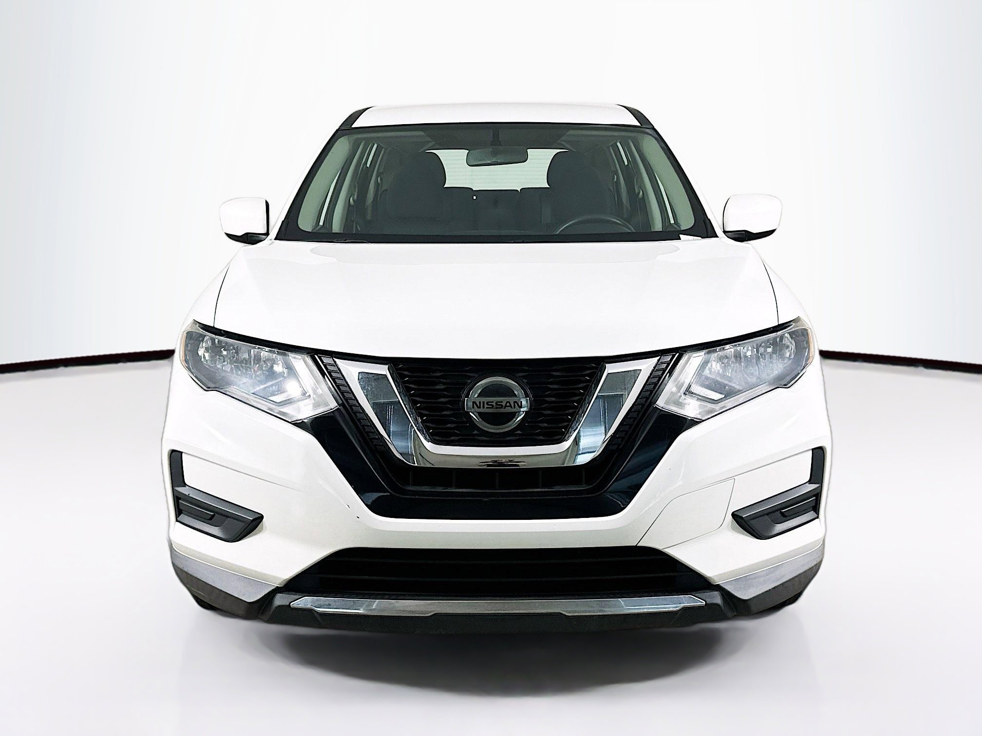 Used 2018 Nissan Rogue S image 2