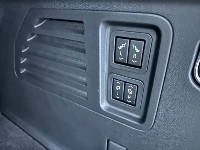 Used 2024 Chevrolet Traverse RS image 28