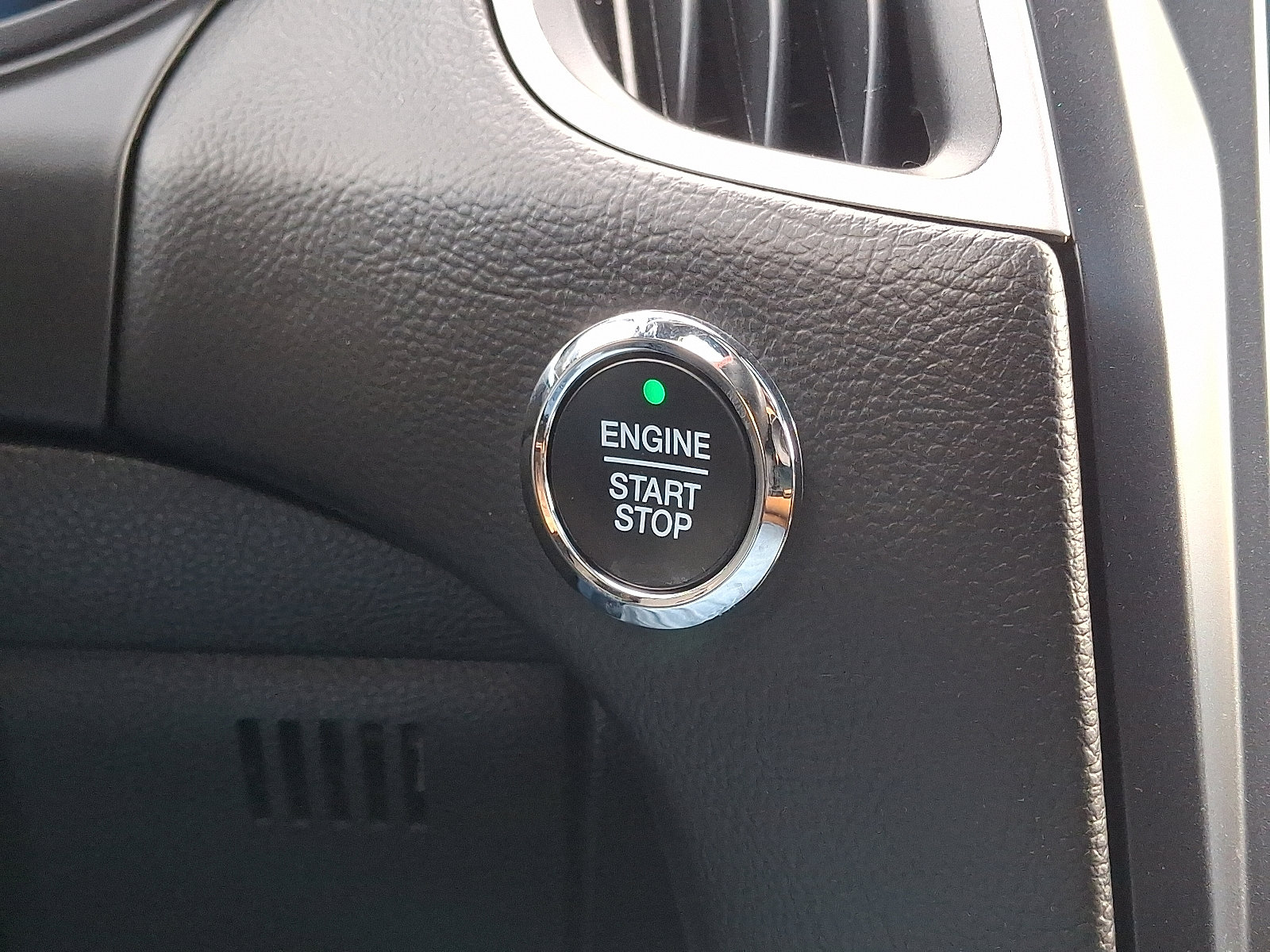 Used 2023 Ford Edge ST-Line image 26