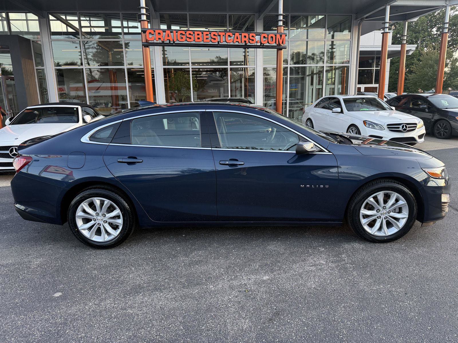 Used 2022 Chevrolet Malibu LT FWD image 2
