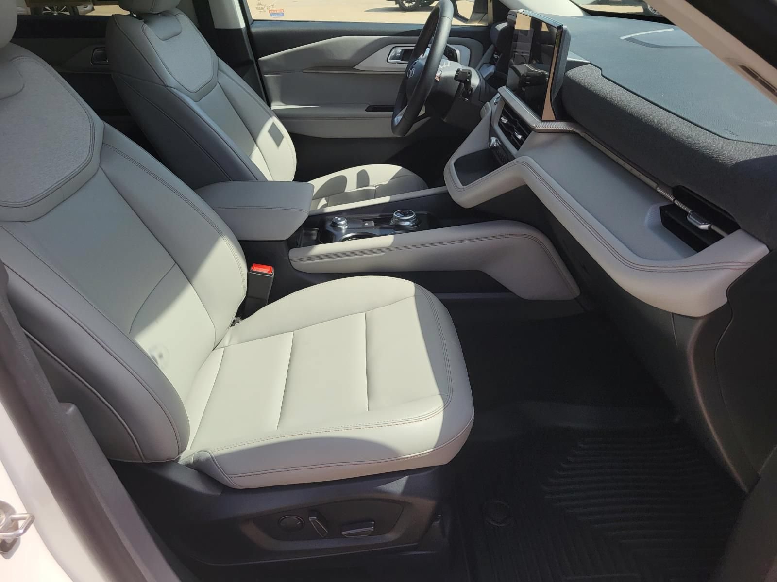 Used 2026 Ford Explorer Active w/ Active Comfort Package RWD image 13