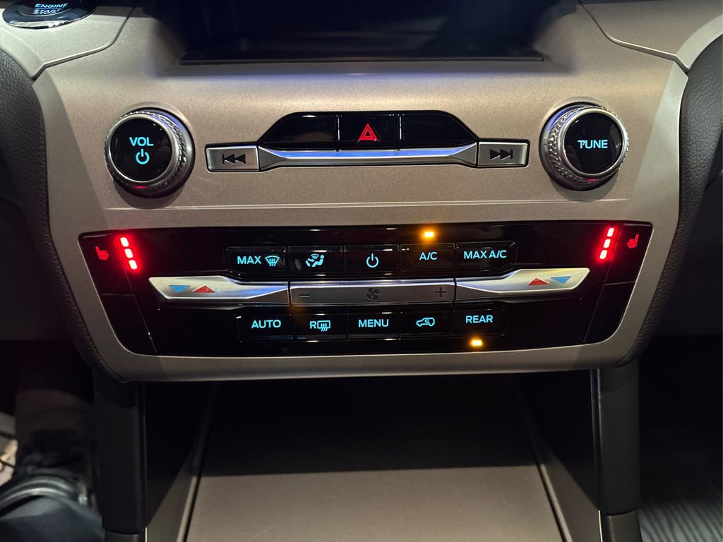 Used 2023 Ford Explorer XLT image 33