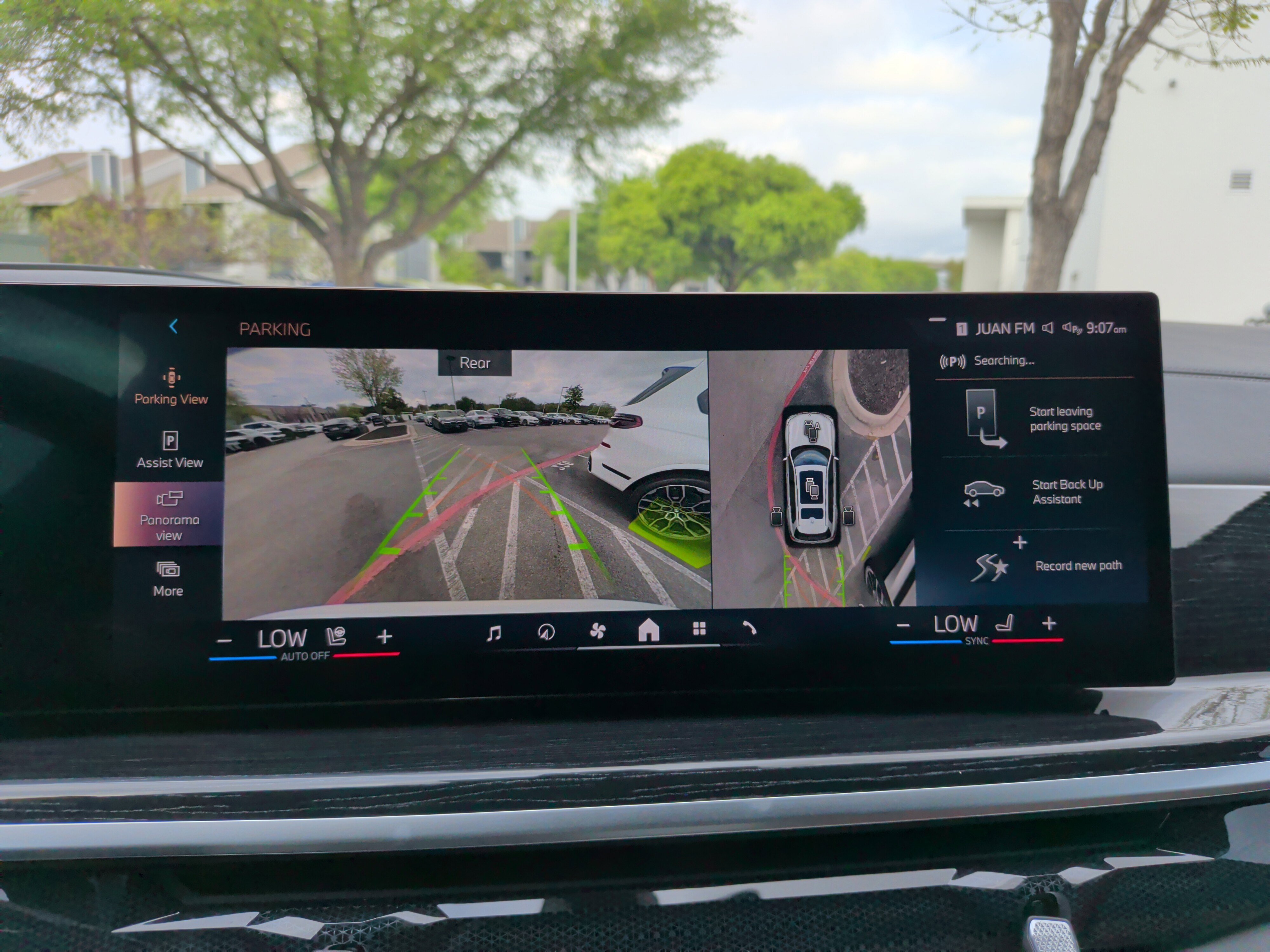 Certified 2024 BMW X7 xDrive40i w/ M Sport Package image 18