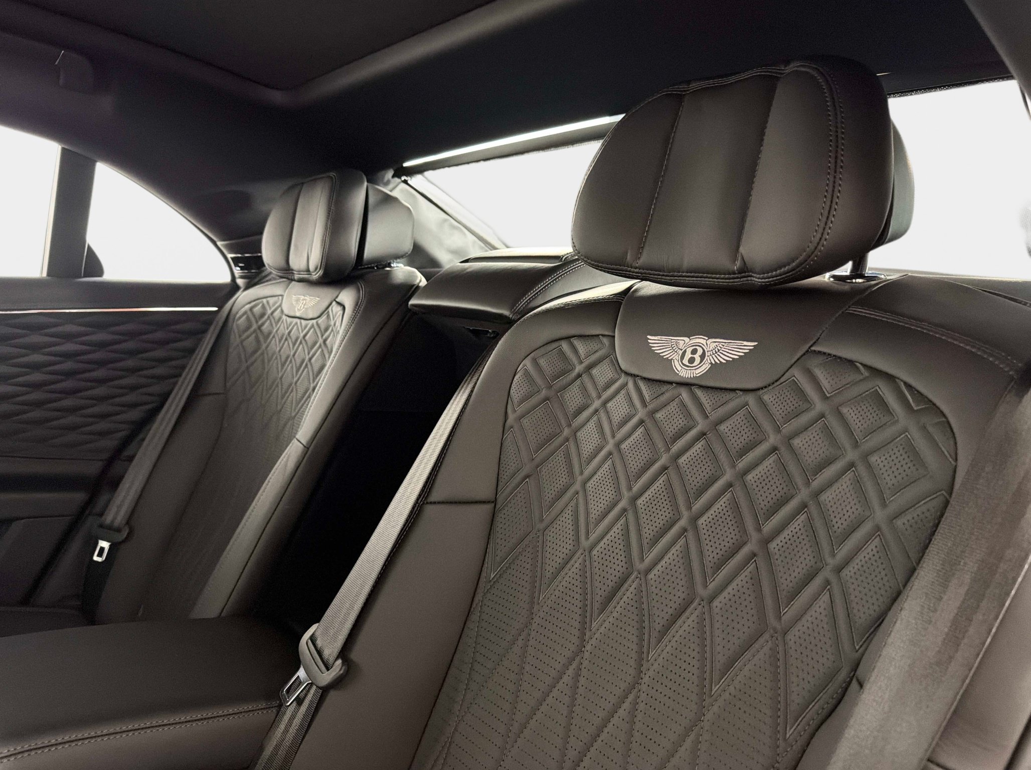 Used 2022 Bentley Flying Spur Plug-In Hybrid AWD/4WD image 31