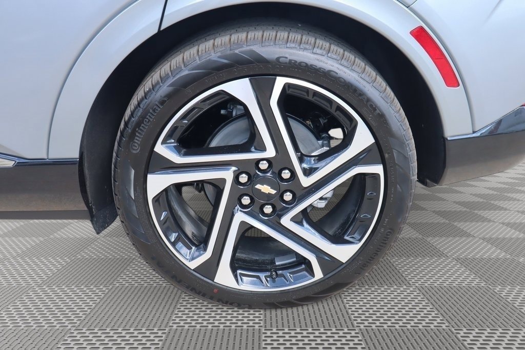 New 2025 Chevrolet Equinox EV LT w/ Convenience Package II image 17