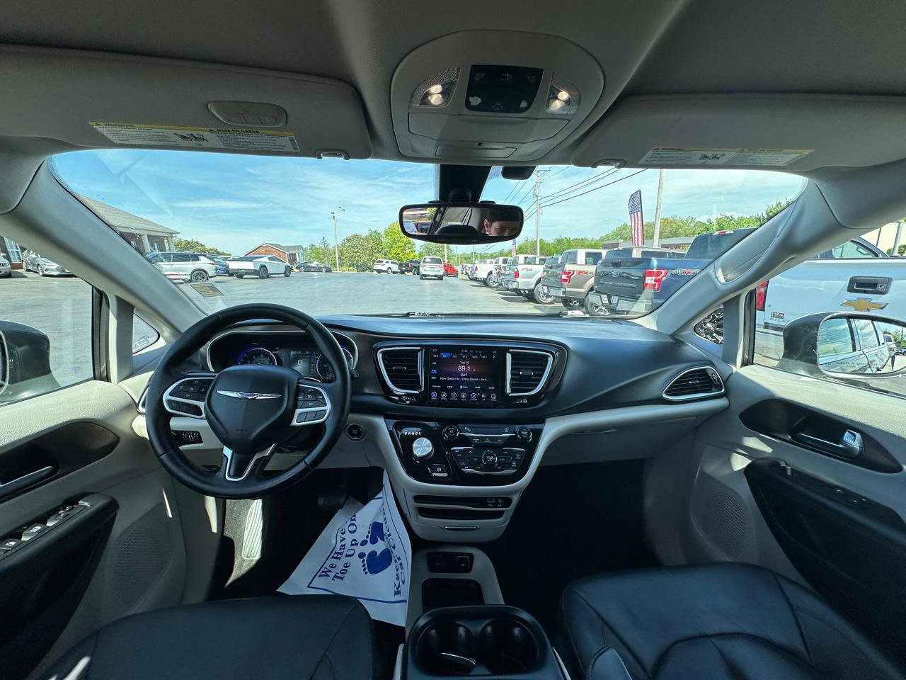 Used 2017 Chrysler Pacifica Touring-L image 11