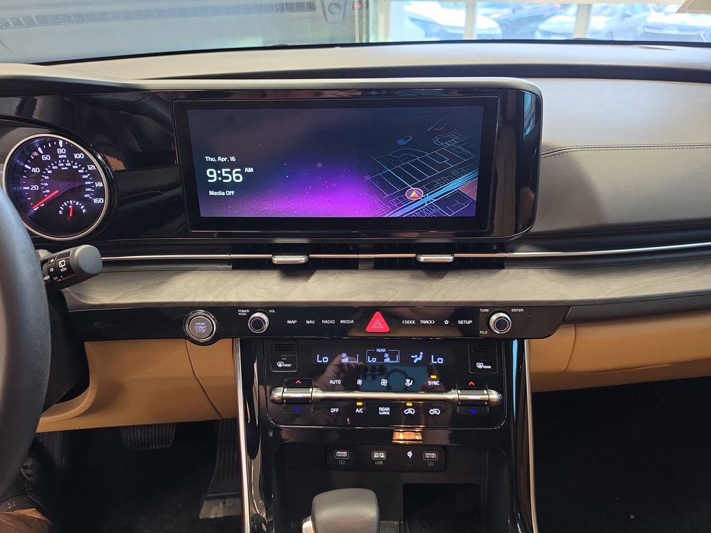 Used 2024 Kia Carnival EX image 23