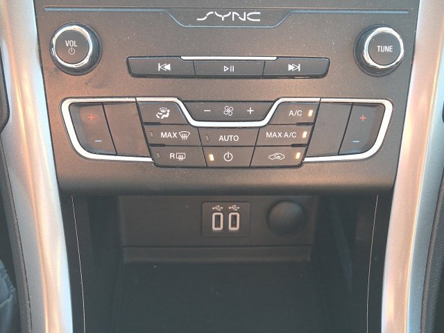Used 2020 Ford Fusion SE FWD image 27