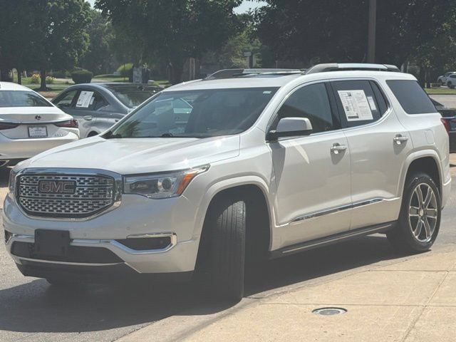 Used 2017 GMC Acadia Denali w/ Technology Package FWD image 3