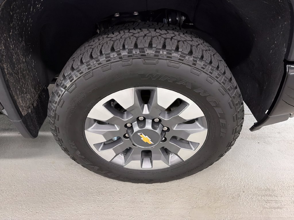 Used 2024 Chevrolet Silverado 2500 Custom w/ Custom Value Package AWD/4WD image 6