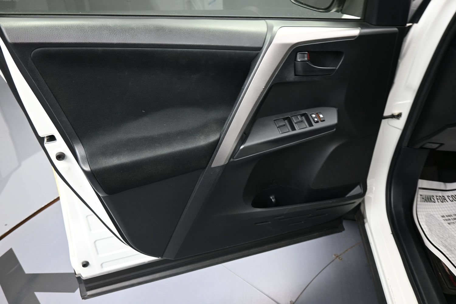 Used 2016 Toyota RAV4 LE AWD/4WD image 12