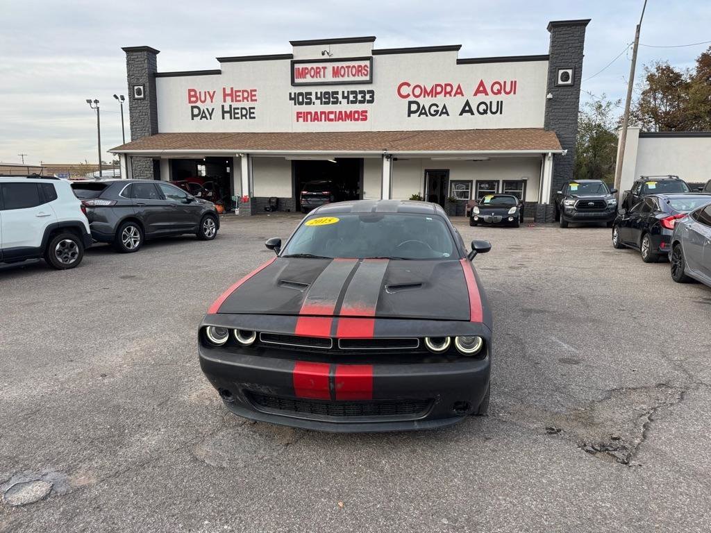 Used 2015 Dodge Challenger SXT image 2
