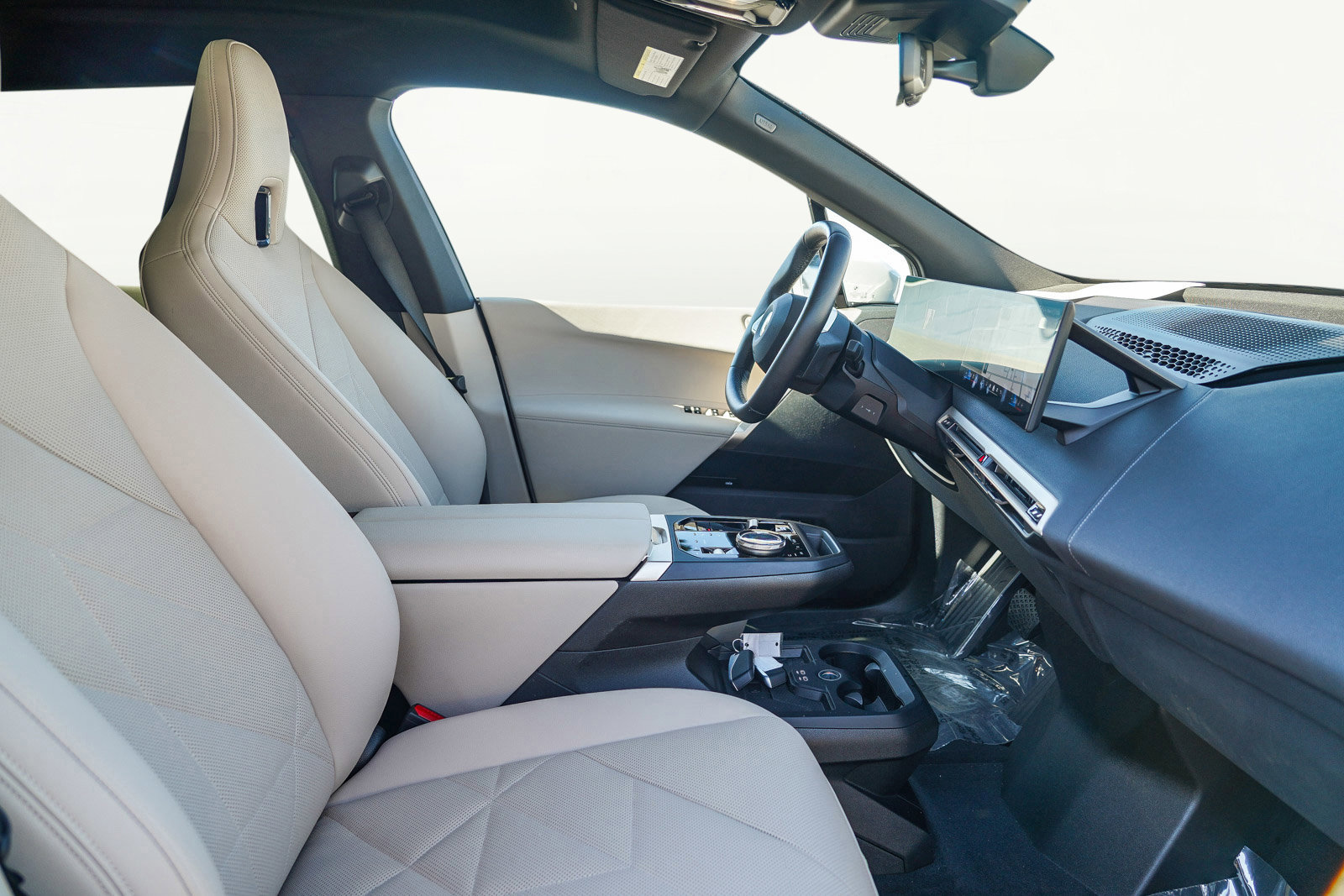 Used 2025 BMW iX xDrive50 image 36