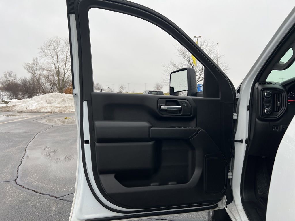 Used 2022 Chevrolet Silverado 2500 Custom w/ Custom Value Package image 9