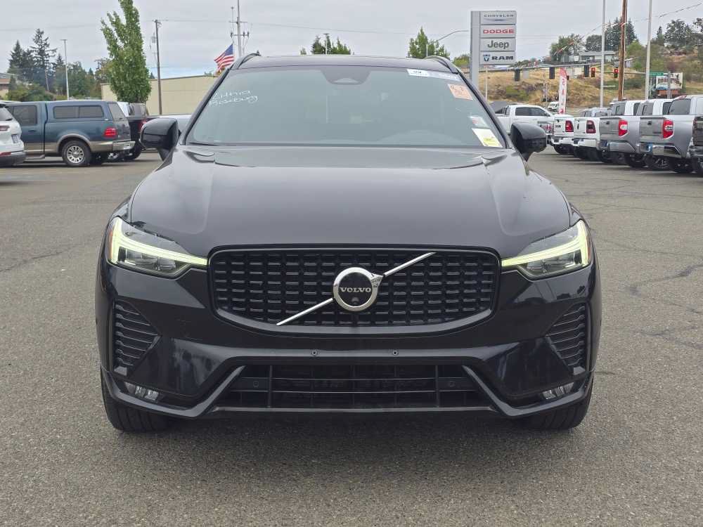 Used 2023 Volvo XC60 B5 Plus AWD/4WD image 5