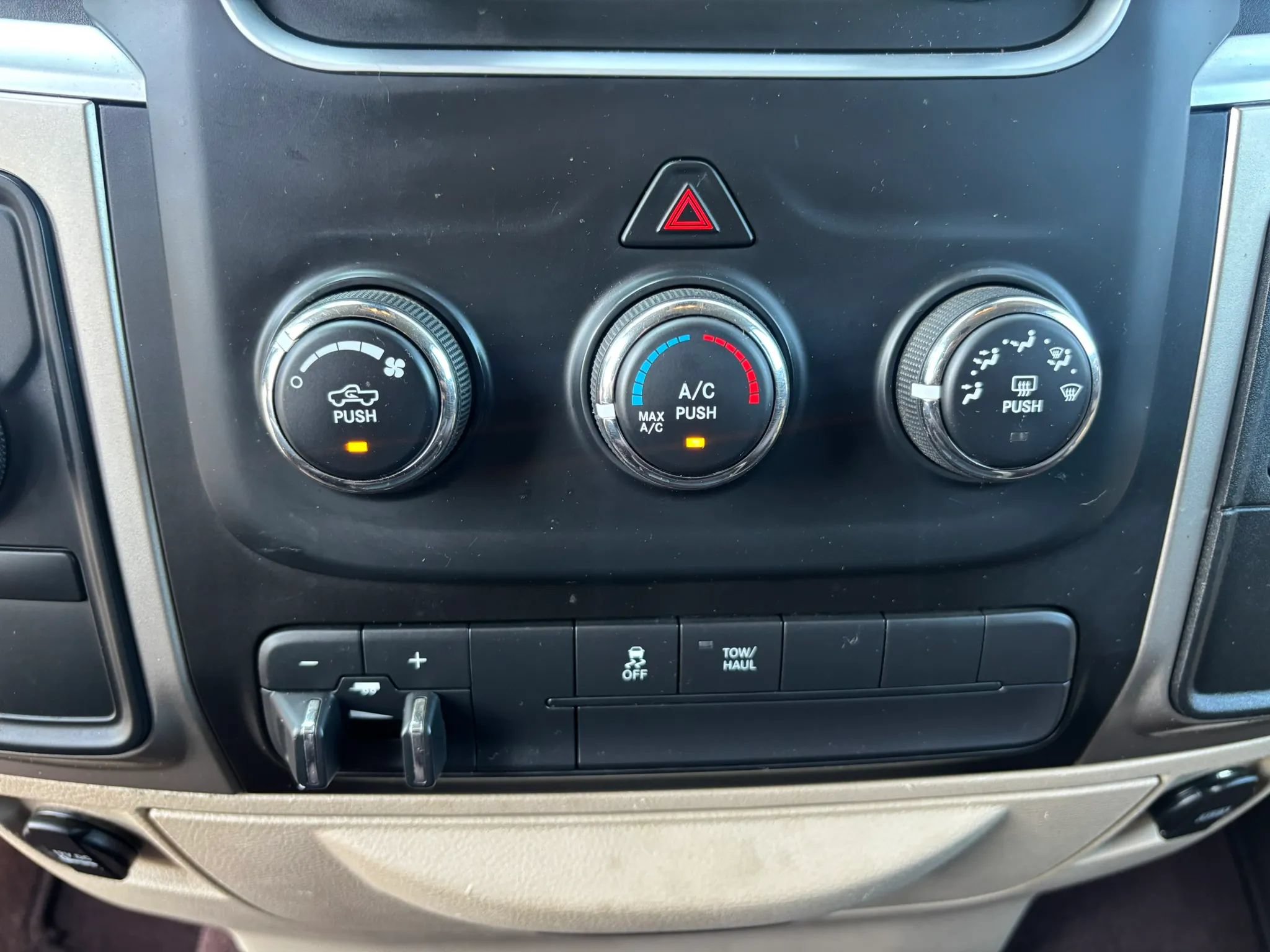 Used 2014 RAM 2500 SLT AWD/4WD image 18