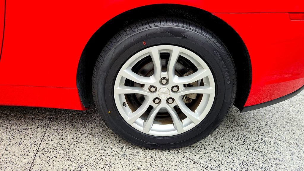 Used 2015 Chevrolet Camaro LS RWD image 9