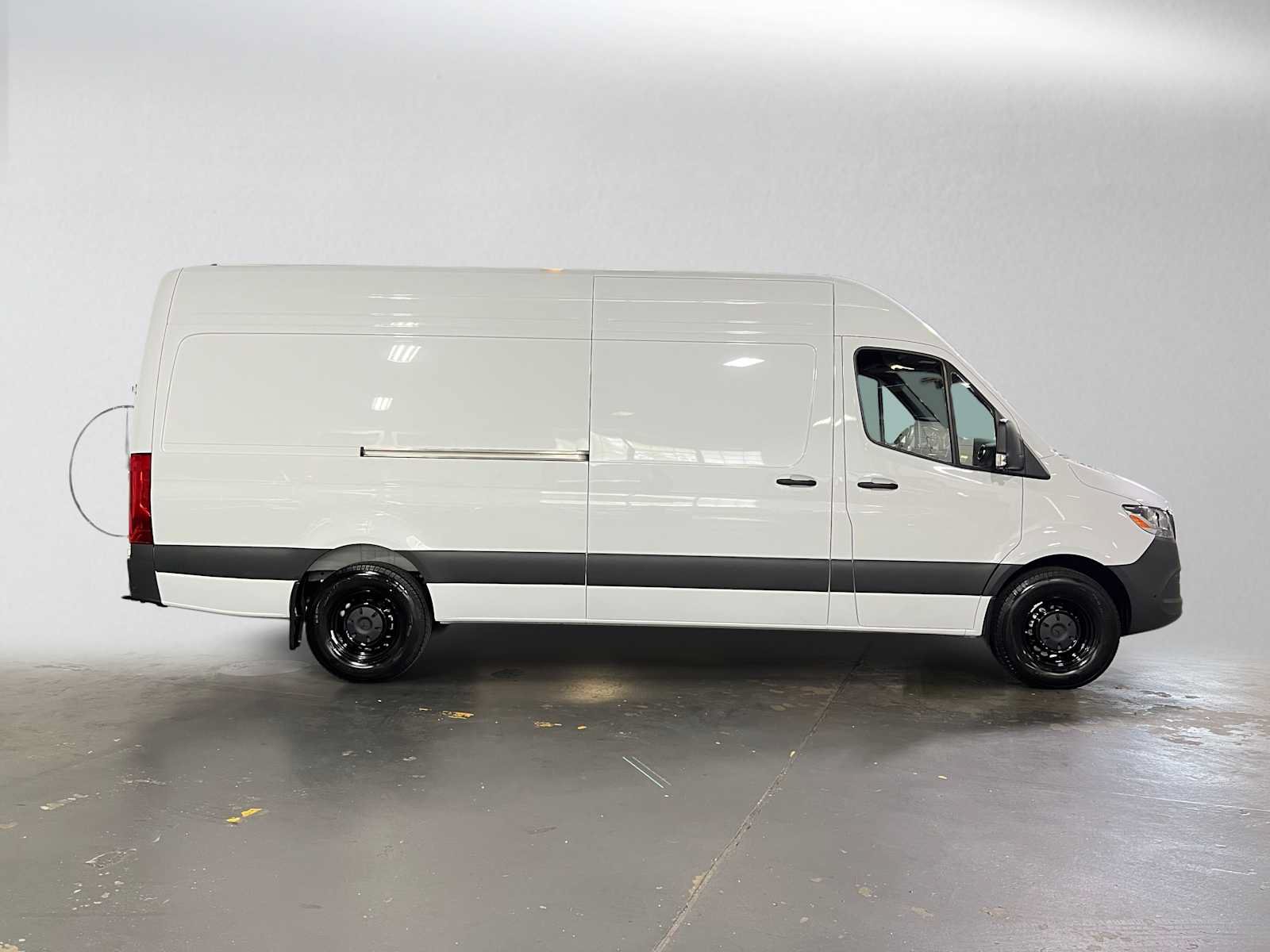 Used 2026 Mercedes-Benz Sprinter 2500 image 2