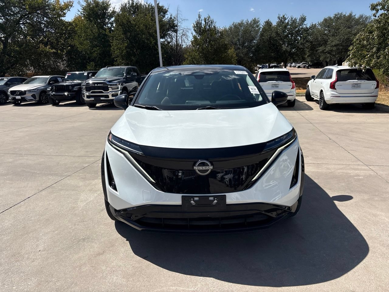 Used 2023 Nissan Ariya FWD image 2
