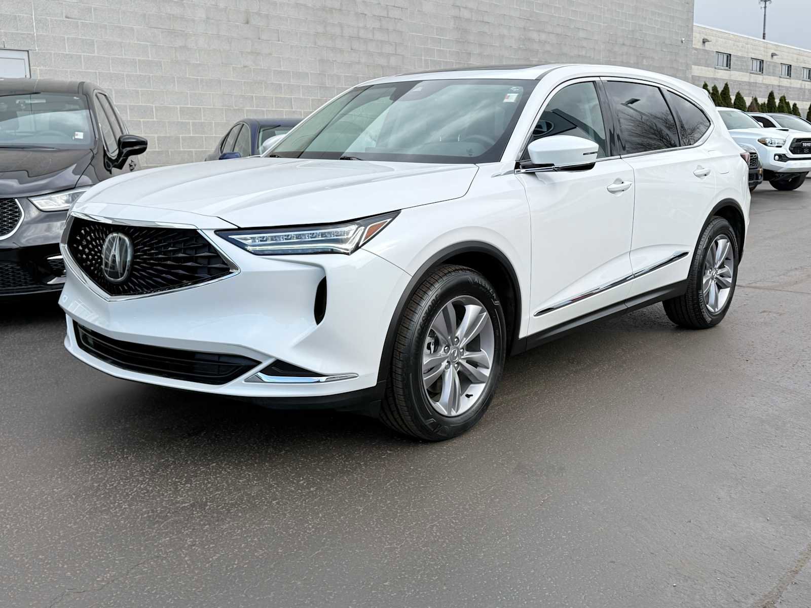Used 2023 Acura MDX SH-AWD image 1