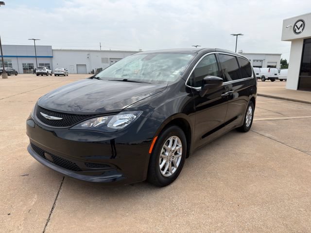 Used 2024 Chrysler Voyager LX FWD image 7