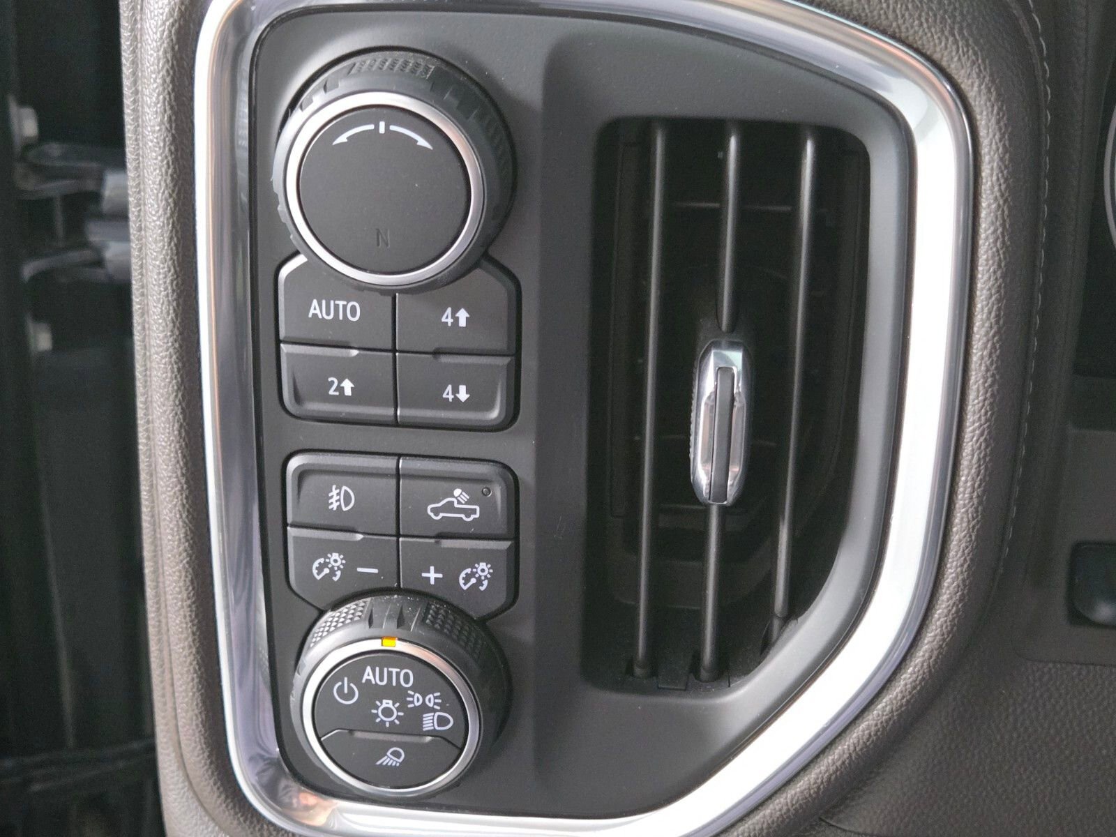 Used 2019 Chevrolet Silverado 1500 LTZ w/ LTZ Premium Package AWD/4WD image 27