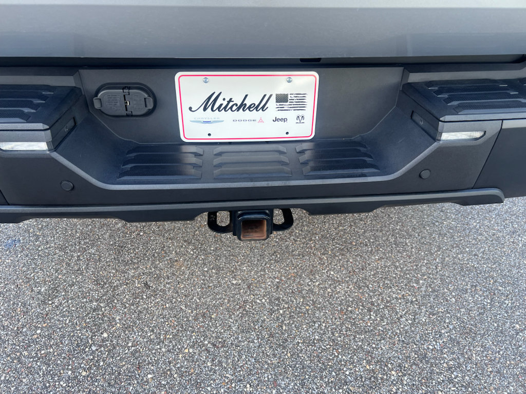 Used 2025 Toyota Tundra SR5 w/ SR5 Convenience Package AWD/4WD image 6