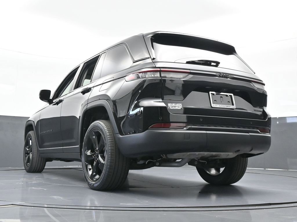 Used 2023 Jeep Grand Cherokee Limited w/ Black Appearance Package image 61