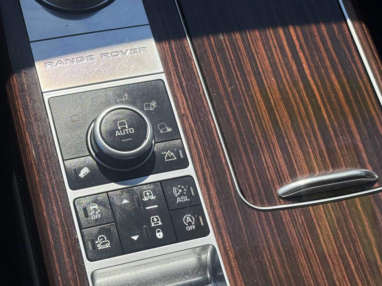 Used 2016 Land Rover Range Rover Supercharged image 16