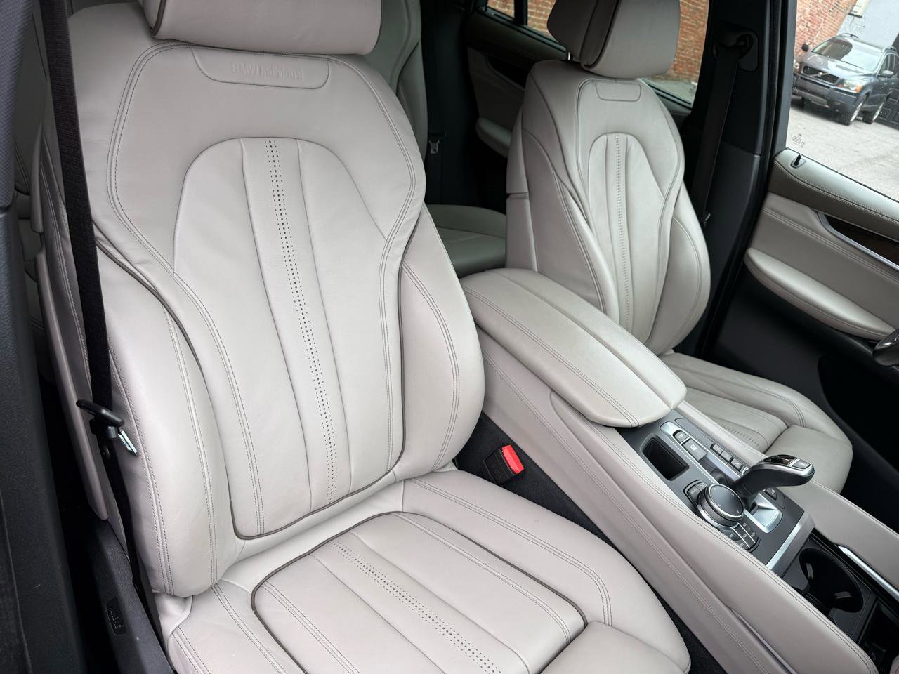 Used 2019 BMW X6 xDrive50i w/ Executive Package image 9