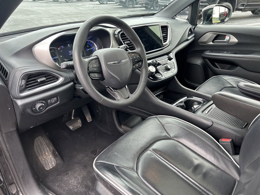 Used 2024 Chrysler Pacifica Premium image 21