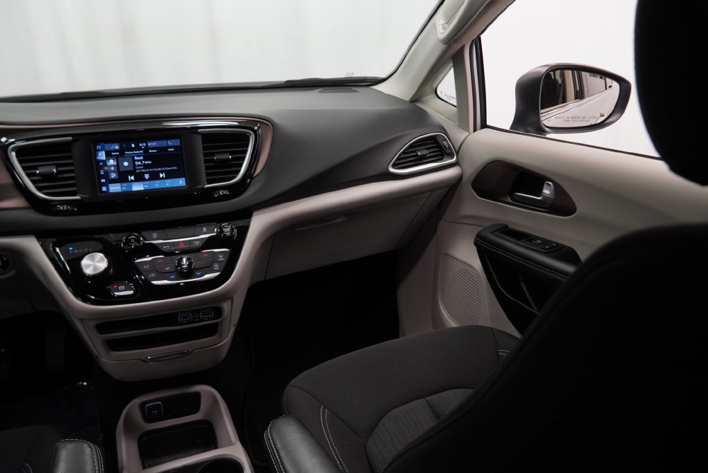 Used 2024 Chrysler Voyager LX FWD image 24